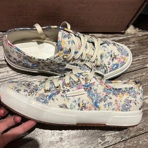 “LoveShakyFancy”x Suprega sneakers.